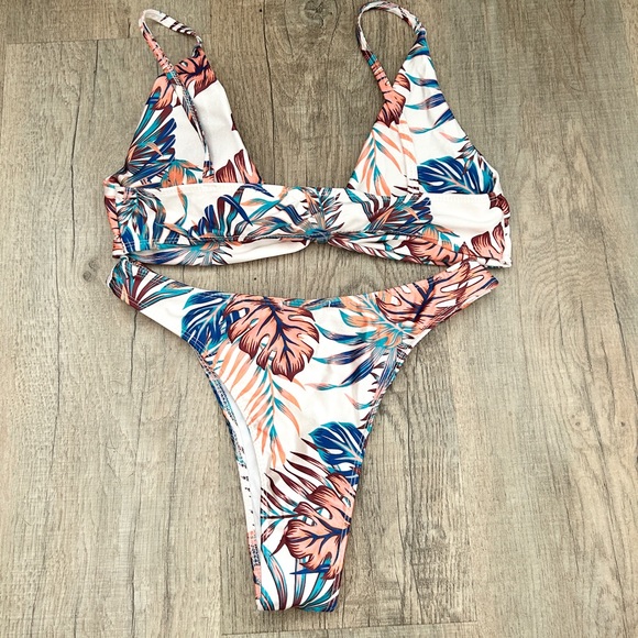 Boohoo front knot floral bikini set size 6 - Picture 5 of 8